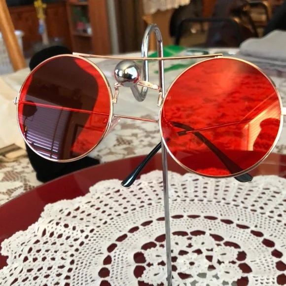 COPY - Retro sunnies in red - Picture 6 of 6